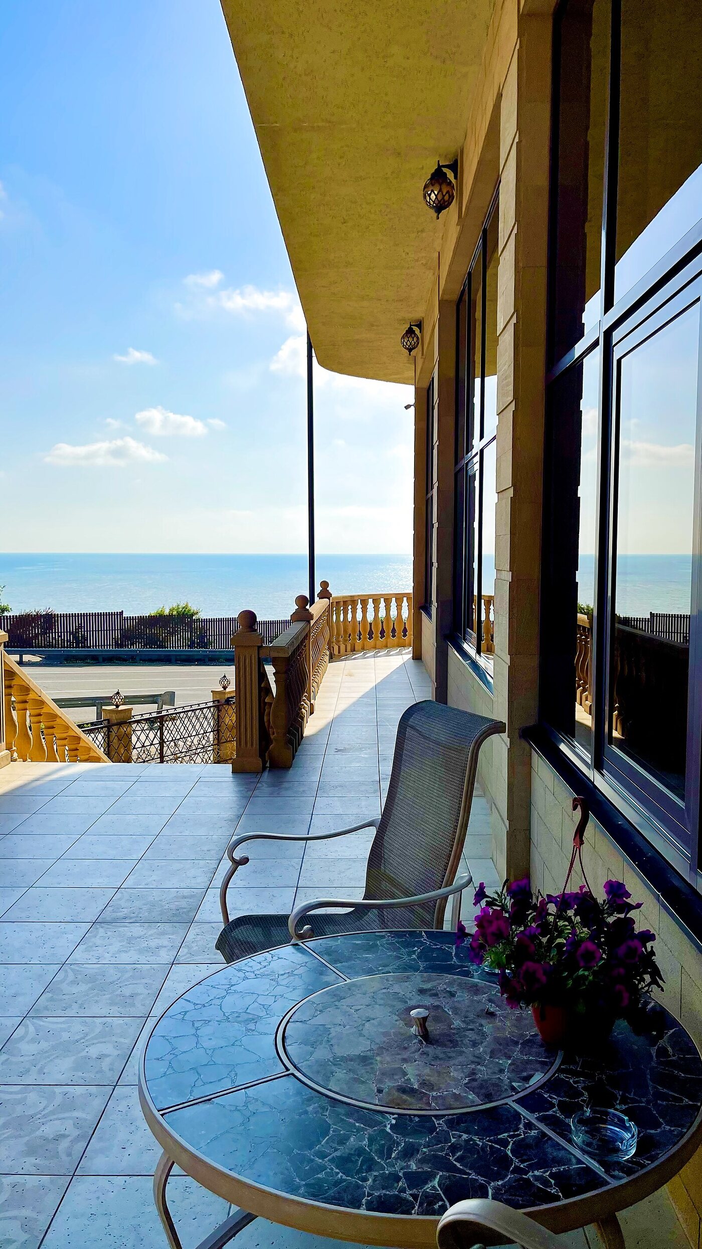 Вид на море из отеля Light House
